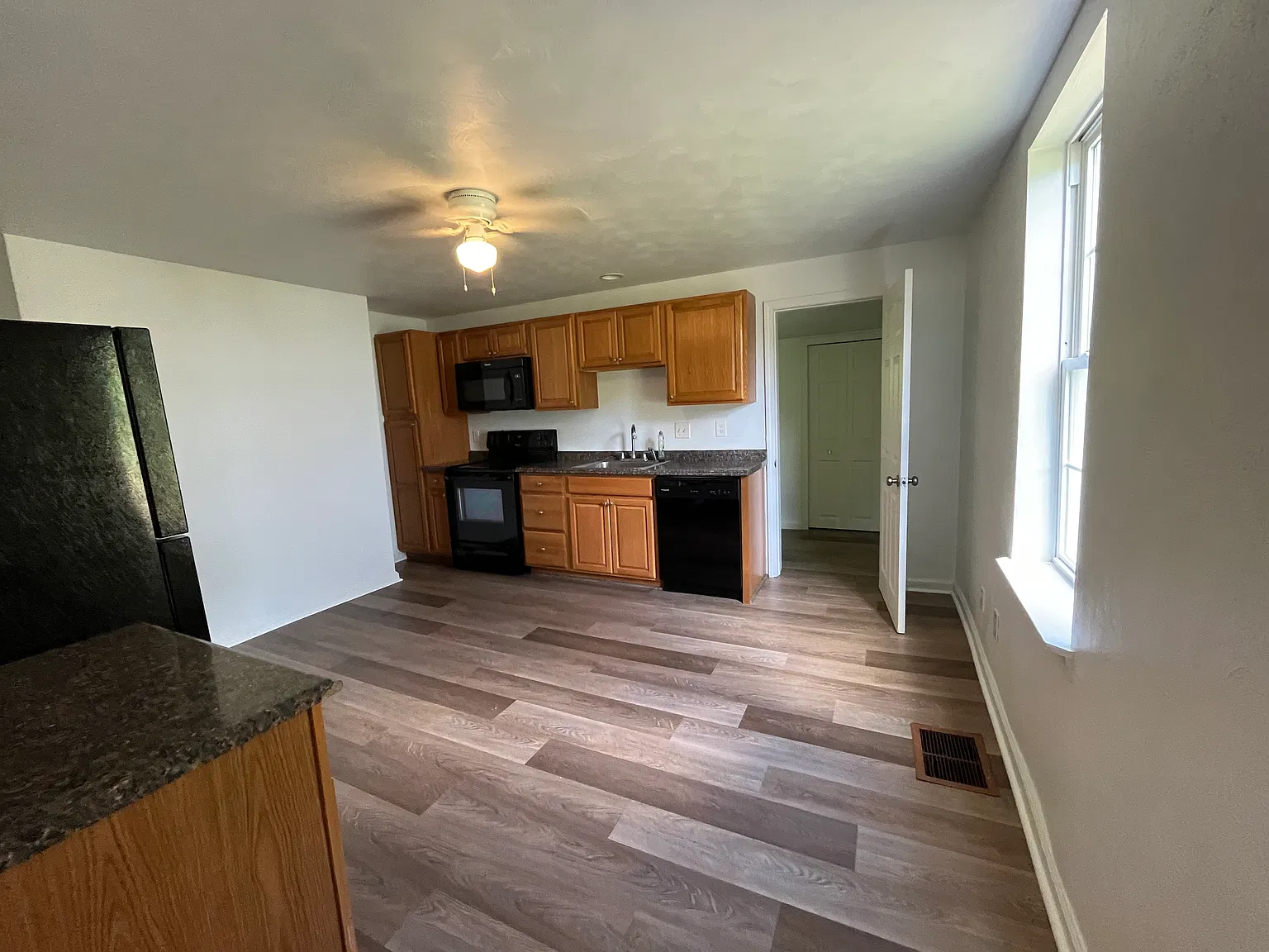 3 bed, $950 — Photo 2