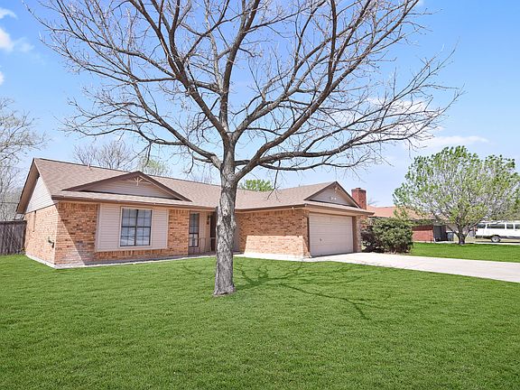 3rd image of 1817 Sundown Dr