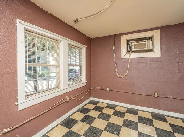 charleston-south-carolina-440949264 picture