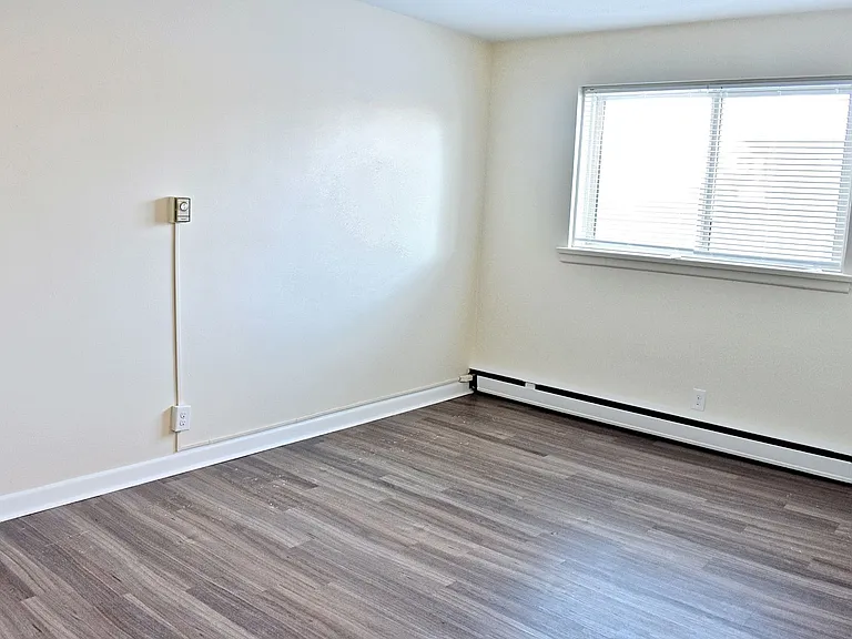 401 Stradbrook Ave — Photo 6