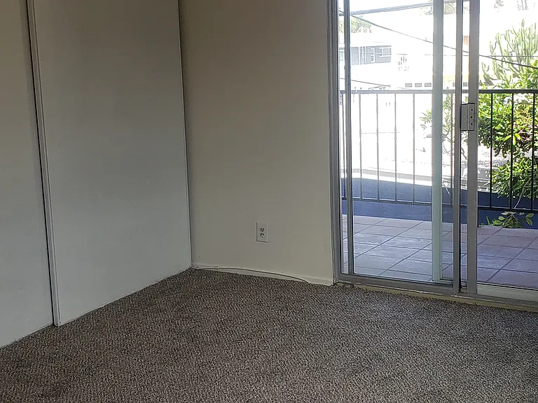 122 W Marquita #B — Photo 7