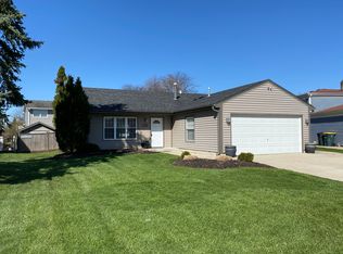 864 Omaha Ct, Carol Stream, IL 60188