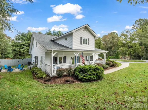 100 Perry Pl, Hendersonville, NC 28739