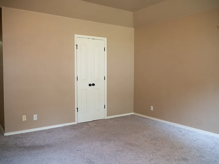 8328 S Gardenia Ave — Photo 9
