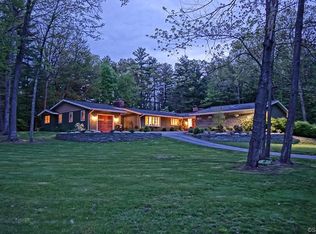 27 Lawton Dr, Simsbury, CT 06070
