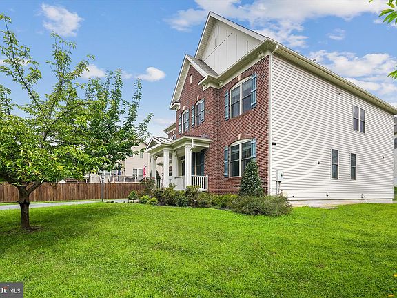 4th image of 1105 Sweetbay Pl