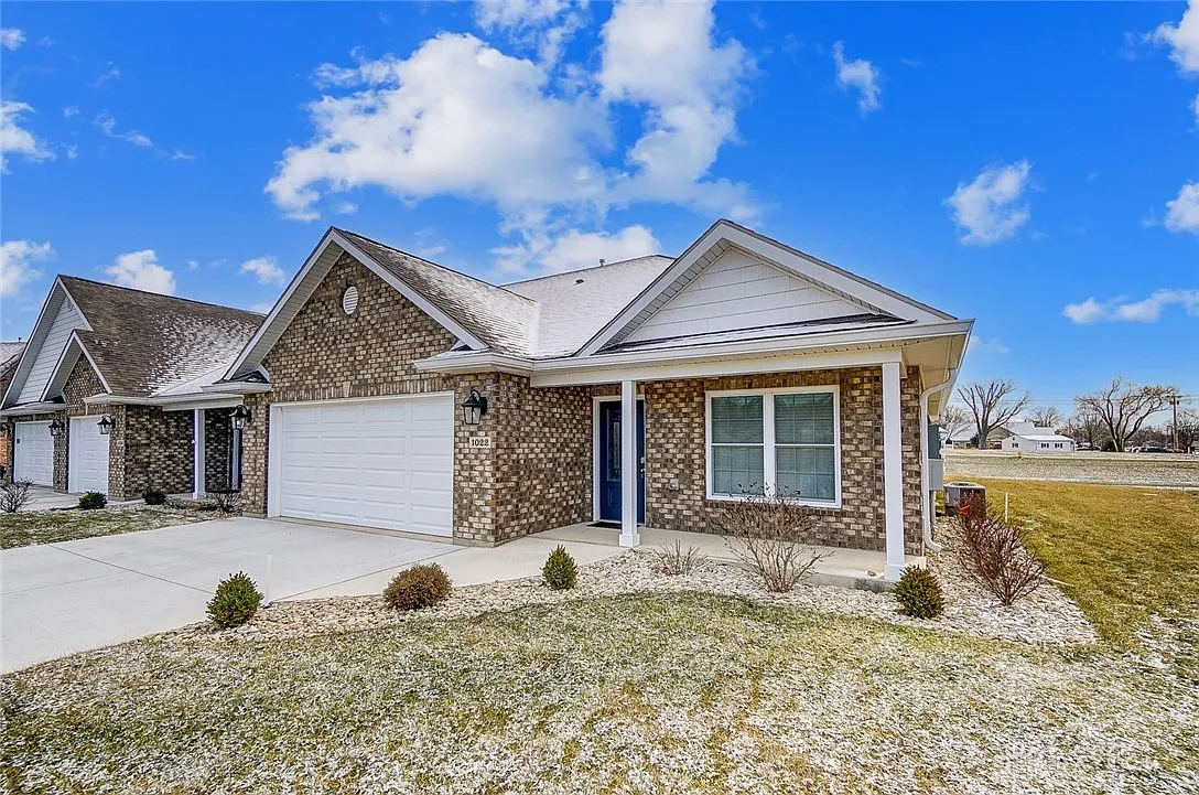1022 E Bentley Cir photo 1