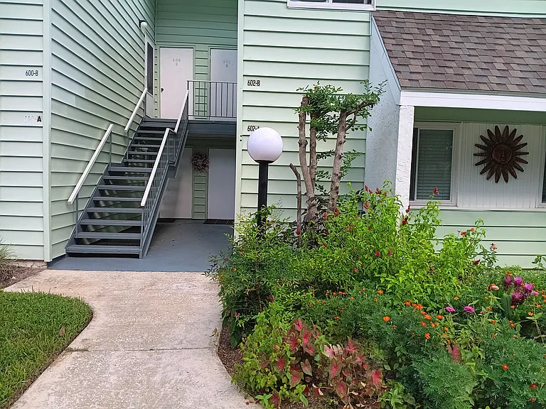 600 Midway Dr #B — Photo 4