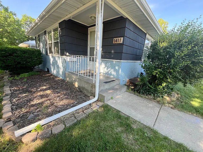 1411 S Willow Ave — Photo 2