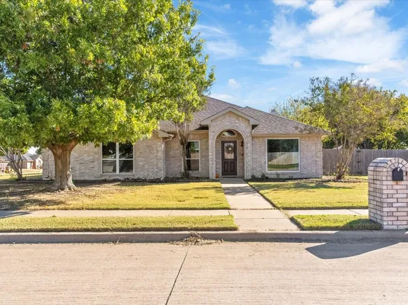 6410 Sun Crest Ct, Midlothian, TX 76065