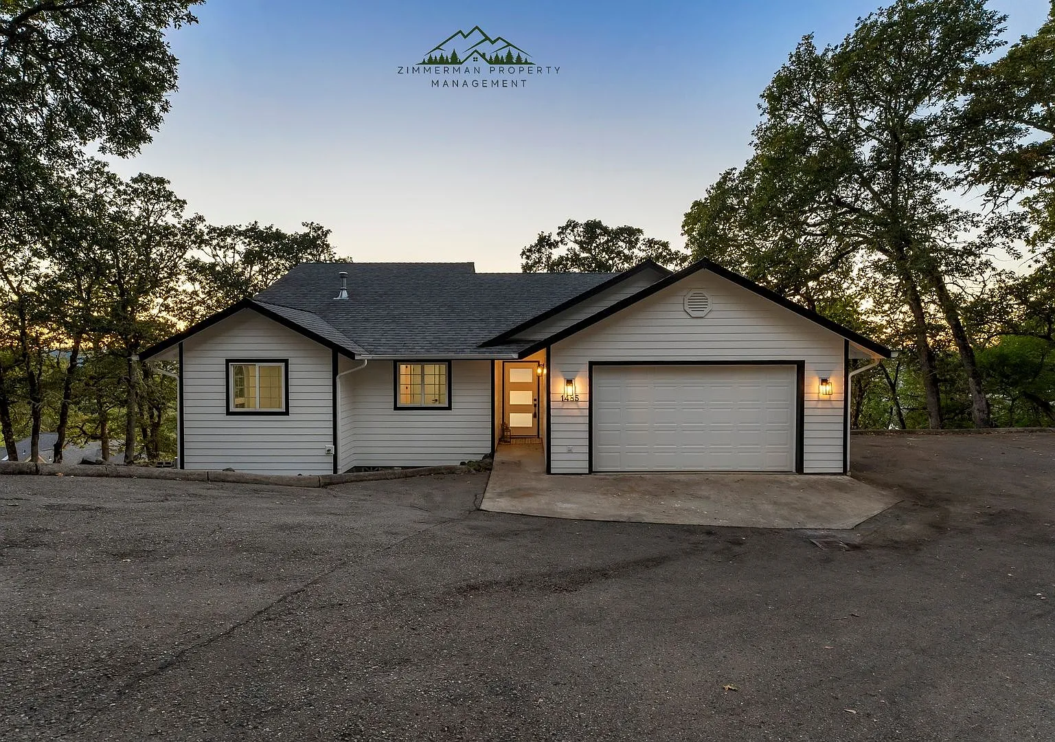 4 bedroom 2.5 bathroom home with Panoramic views! — Photo 1