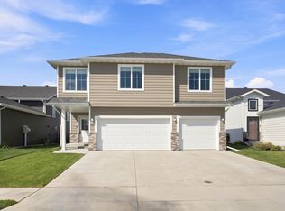 1118 Albert Ct W, West Fargo, ND 58078
