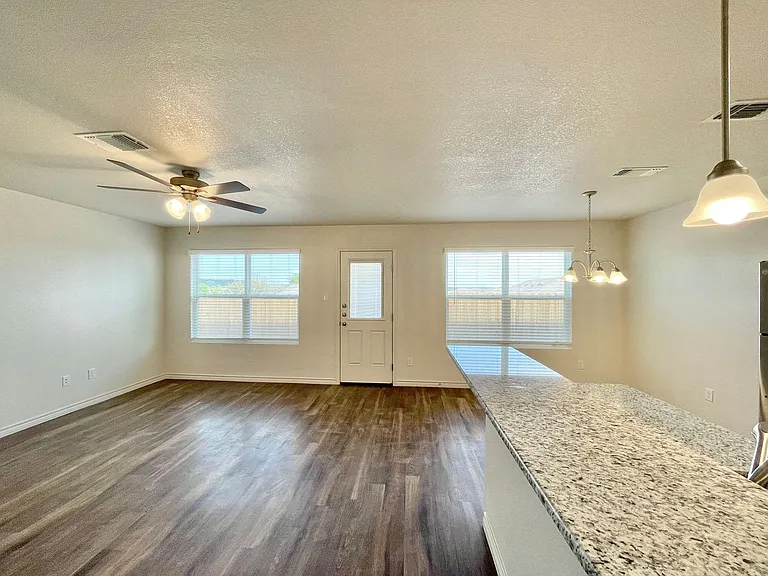 1708 Castroville Trl — Photo 8