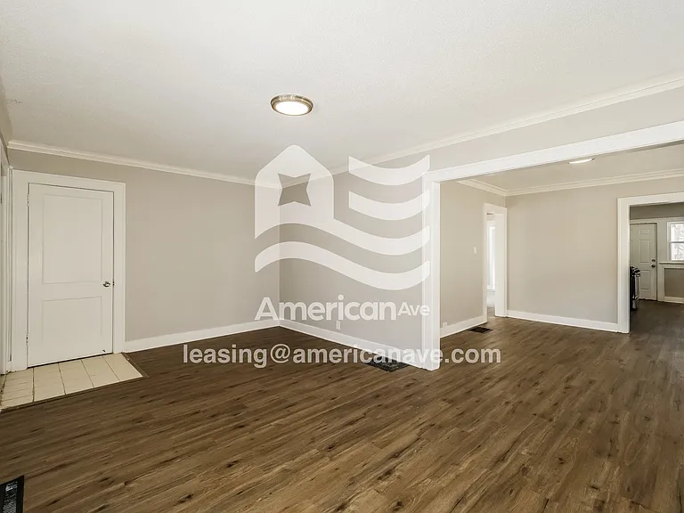 556912_003_living_room_14325552.jpg