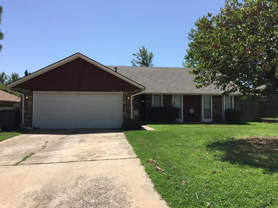 108 Lochwood Ln