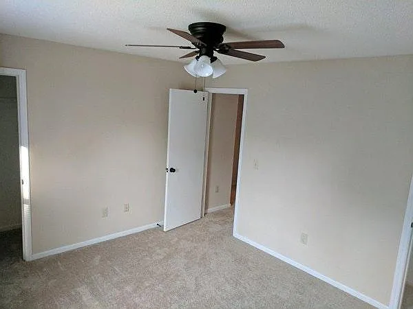 LARGE MASTER BEDROOM