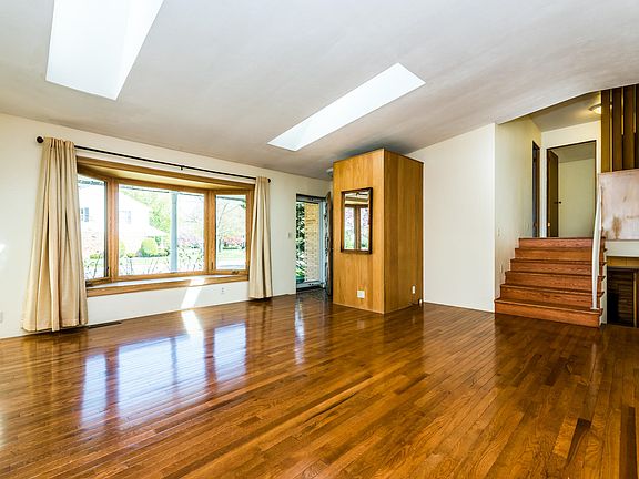 2nd image of 2812 Morton Ave