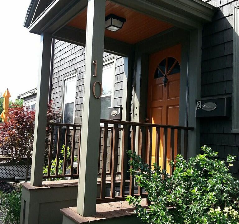 1st image of 10 Woodbury Ct #2