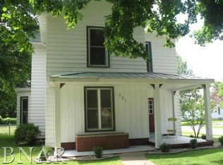 621 N Madison St, Clinton, IL 61727