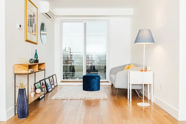 Rented by Nooklyn NYC LLC | media 44