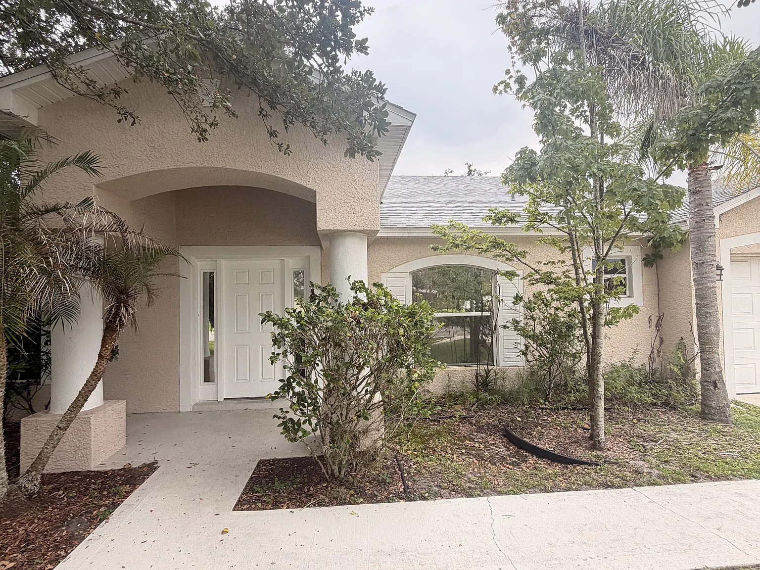 5 bed, 2250 sqft, $2,500 — Photo 2