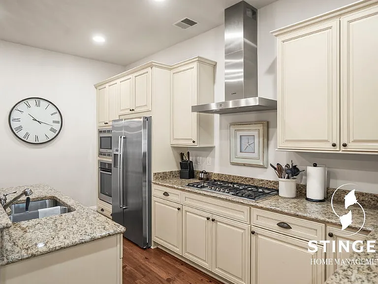 700 Bay St #207 — Photo 8