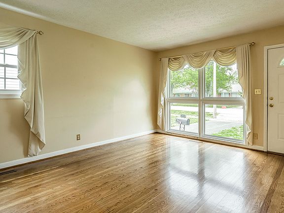 5th image of 2638 Wendell Ave