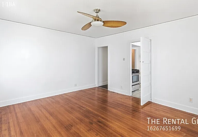 1137 1/2 Echo Park Ave — Photo 1