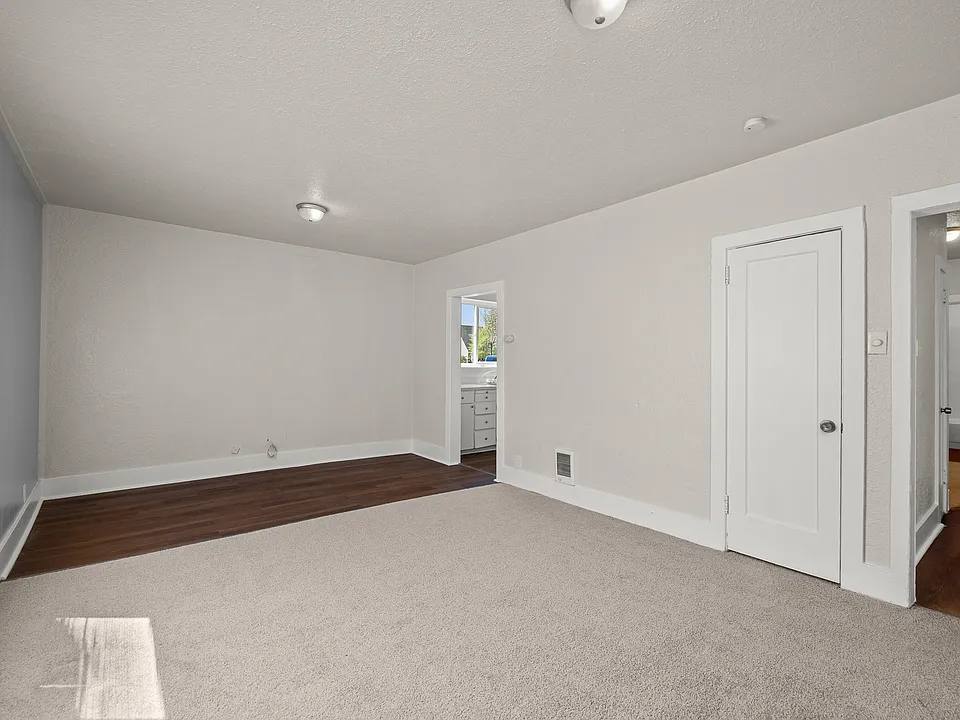 215 E 1st St #206