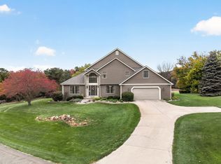 336 Hyder Circle Dr, Plainwell, MI 49080