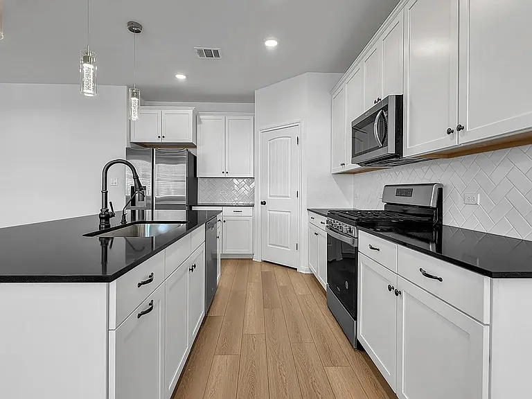 2608 Emerson Trl — Photo 7