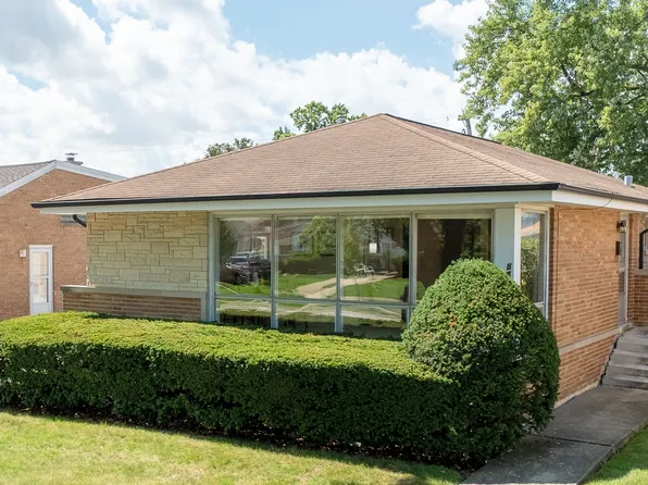 8748 N Olcott Ave, Niles, IL 60714