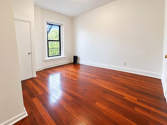 Bedroom, photo 1