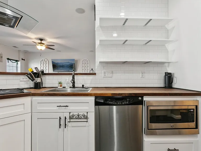 126 Brock St — Photo 13