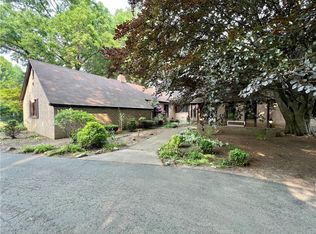 17 Landsdowne Ln, Rochester, NY 14618