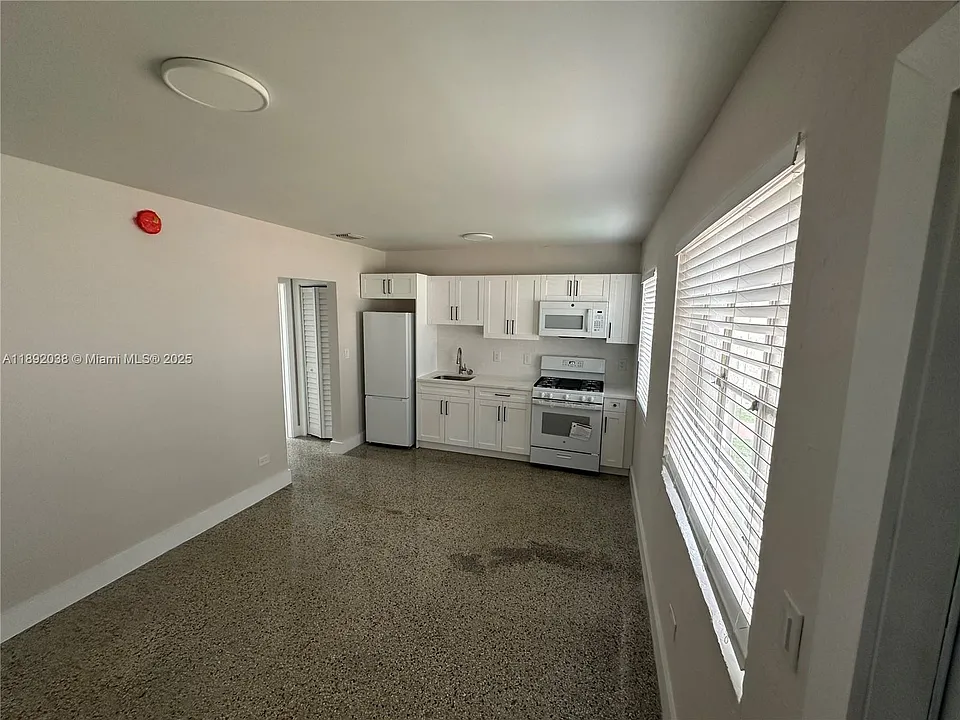 211 SW 18th Ave #2
