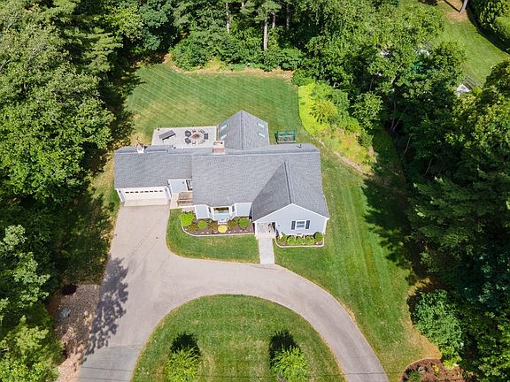 4th image of 61 Cedar Ln