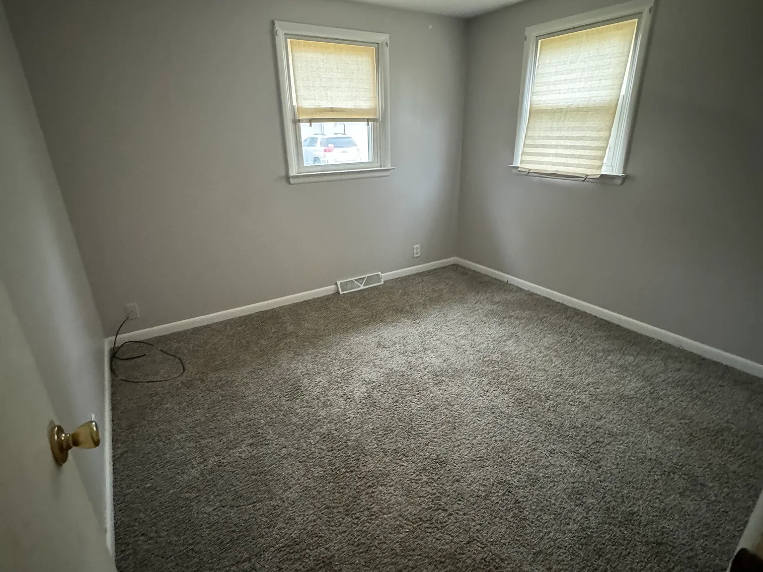 3 bed, 936 sqft, $1,000 — Photo 1
