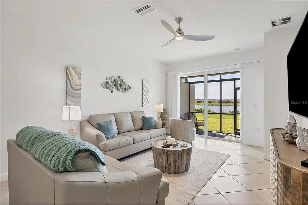 3 bed, 2.0 bath, 1417 sqft, $4,200 — Photo 4