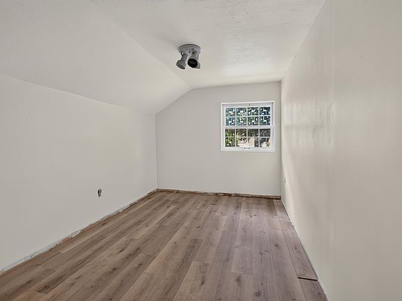 5th image of 208 N Superior St