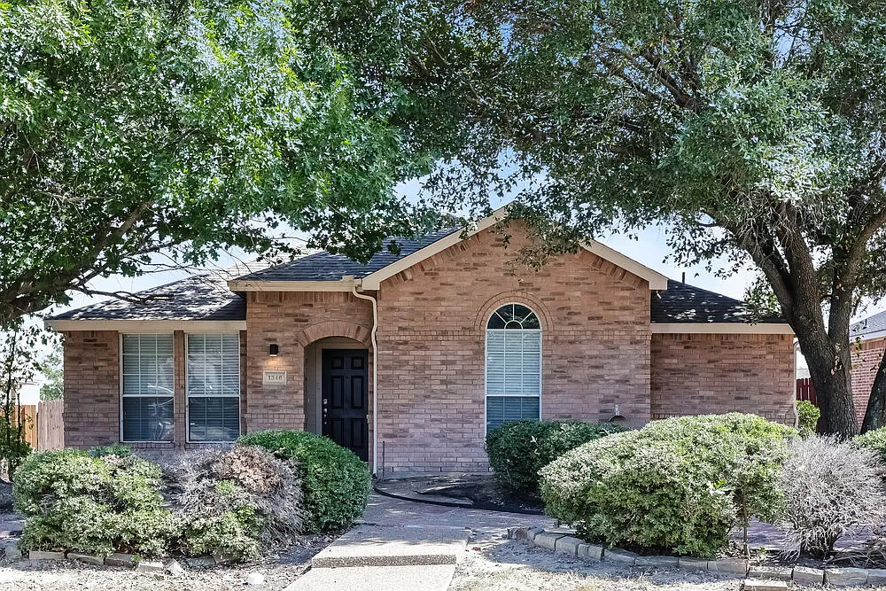 3 bed, 2.0 bath, 1788 sqft, $2,360 — Photo 1