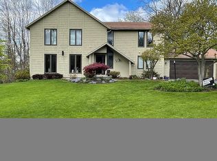 58 Framingham Ln, Pittsford, NY 14534