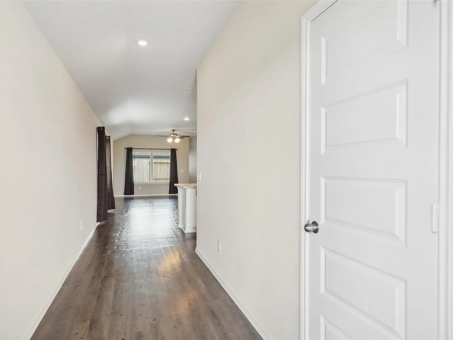 3 bed, 2.0 bath, 1402 sqft, $1,775 — Photo 3