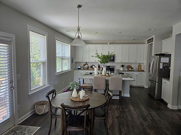 Kitchen and breakfast area