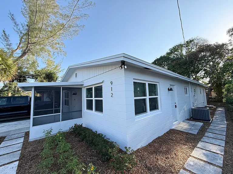 912 SE Tarpon Ave — Photo 29
