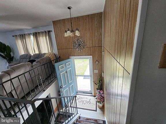 4th image of 210 Orange Ave