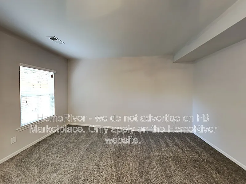 3 bed, 2.5 bath, 2568 sqft, $2,275 — Photo 4