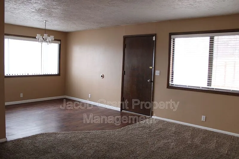 2 bed, 1.0 bath, 1748 sqft, $1,125 — Photo 3