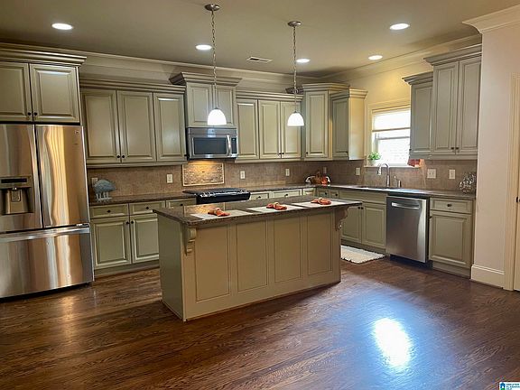 5th image of 771 Highland Manor Ct