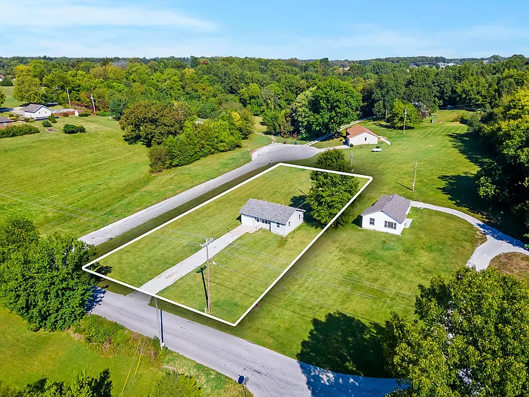 1415 W Inman Rd — Photo 2